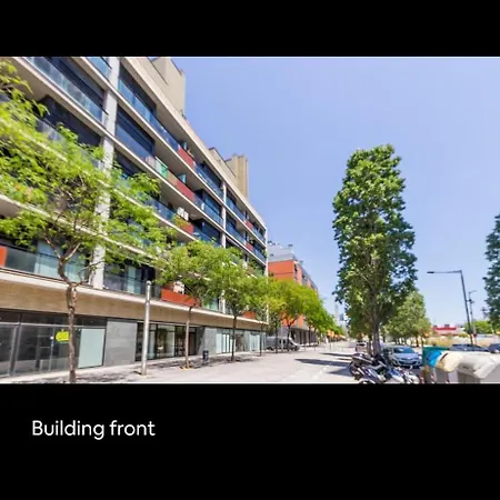 アパート Modern Apartment, With Parking, Close To The Beach!! サン・アドリア・デ・ベソス
