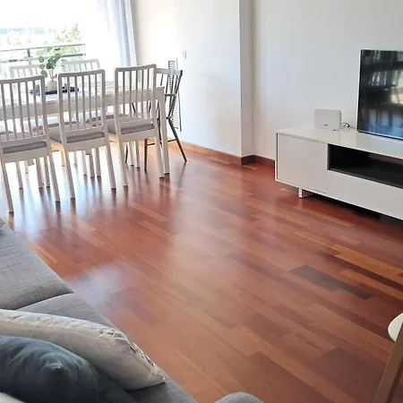 Apartment Modern Apartment, With Parking, Close To The Beach!!