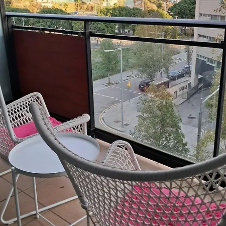 Modern Apartment, With Parking, Close To The Beach!! *